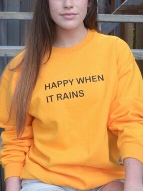 Women’s Happy When it Rains Tumblr Saying- Yellow Sweatshirt- NWOT- Size M